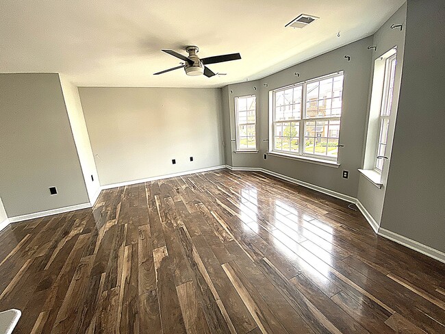 Photo - 54 N School Ln