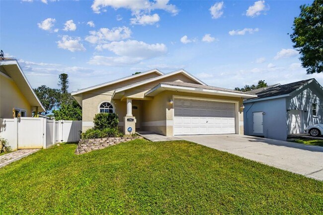 Building Photo - 1763 Montana Ave NE