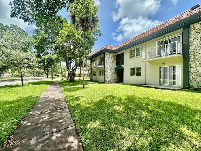 Building Photo - 6530 Lake Patricia Dr Unit E13 Rental
