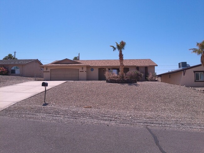 Building Photo - Seasonal  available Sept 1, 2025 to April ... Rental