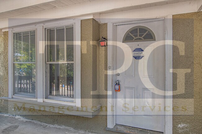 Photo - 4241 Charlotte St