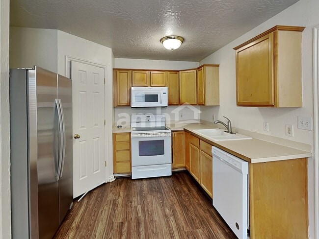 Photo - 651 Saddlebrook Dr