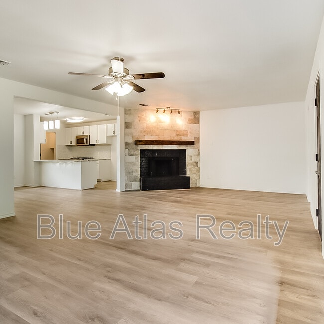 Photo - 1329 E Windsor Dr