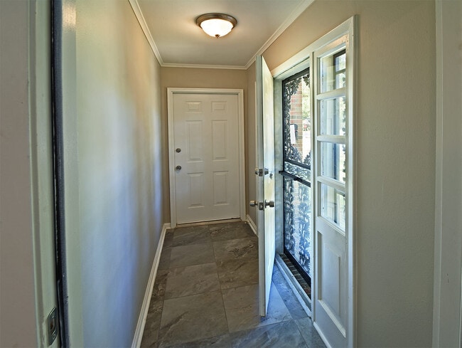 Photo - 3 Bedroom, 2 Bathroom near Colonial and flamingo