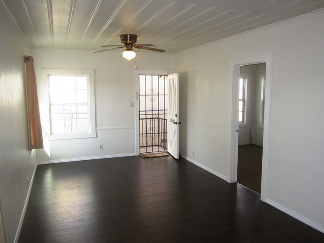 Photo - 1055 W 89th St