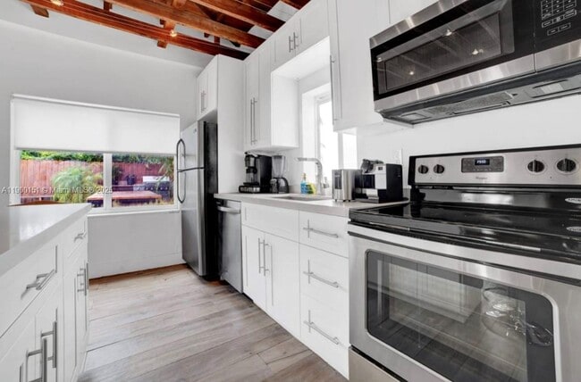 Photo - 524 NW 35th St Unidad 5