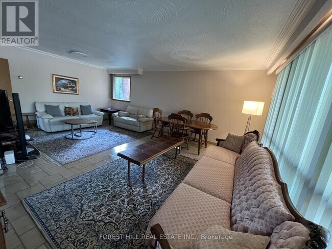 Photo - 444 Longmore St