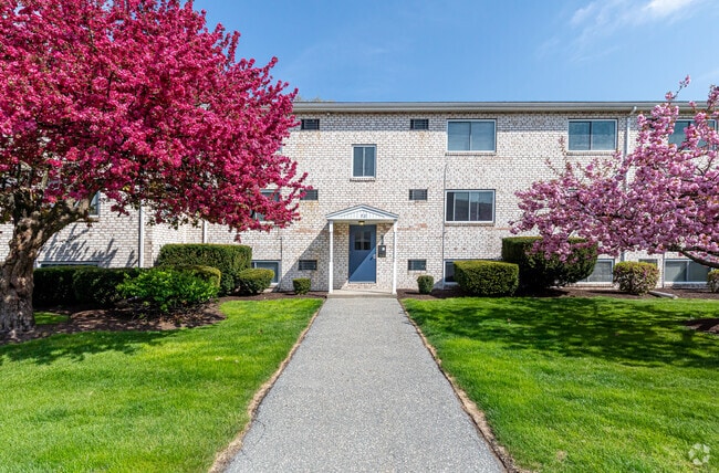 Photo - Mall Apartments