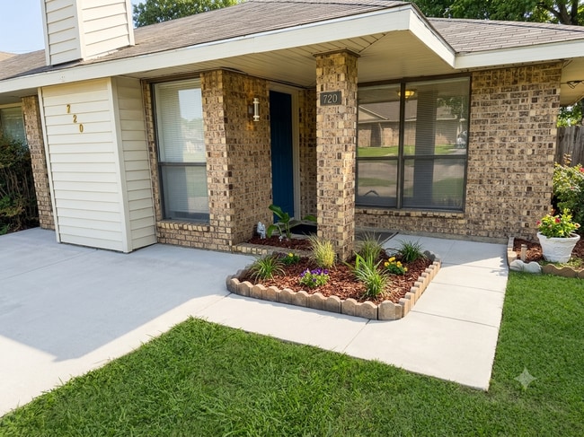 Building Photo - 720 Long Ct