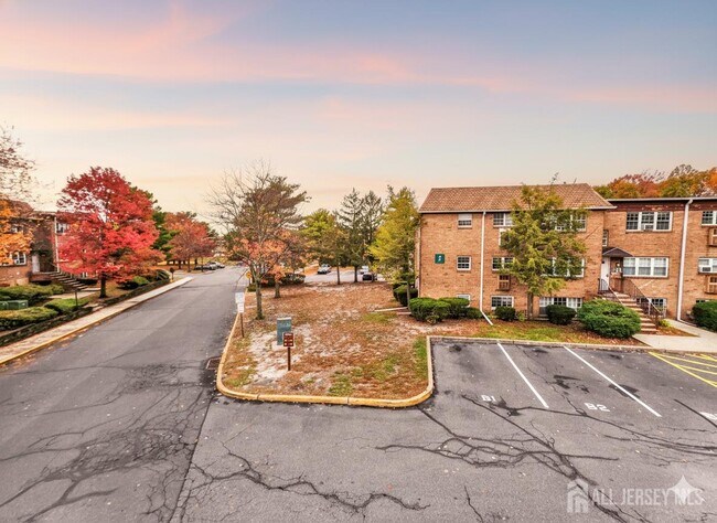 Photo - 14 College Dr