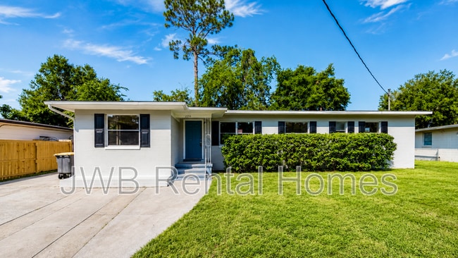 Building Photo - 2216 Barlad Dr