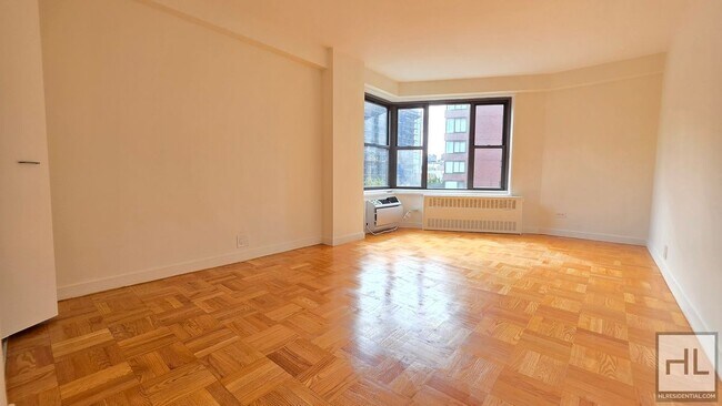 Sunlit 11th-Floor 1-Bed with Sweeping City Views by Union Square