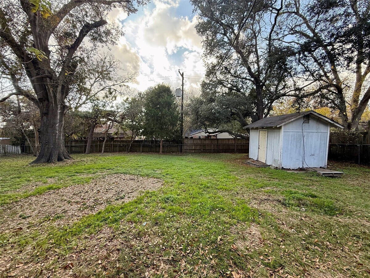 Photo - 219 Moore St