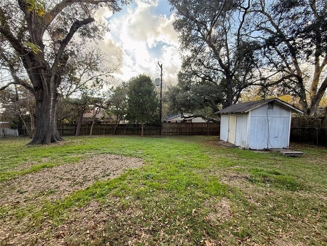 Photo - 219 Moore St