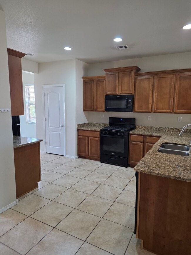 Photo - NW 3/BD 2/BA 2/CG Single Story