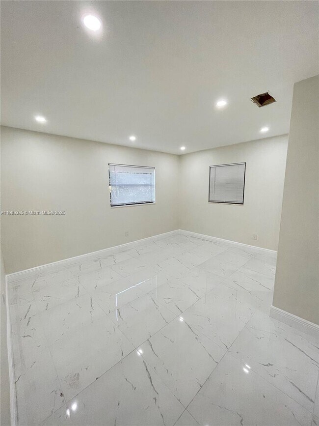 Photo - 6830 Tyler St