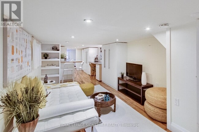 Photo - 6 King Edward Ave