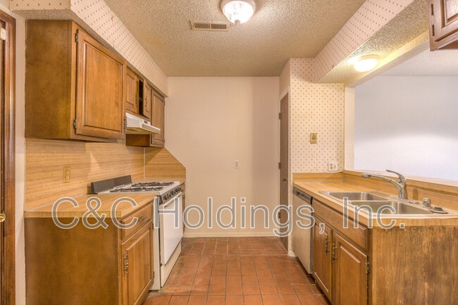 Photo - 304 W Quantico St