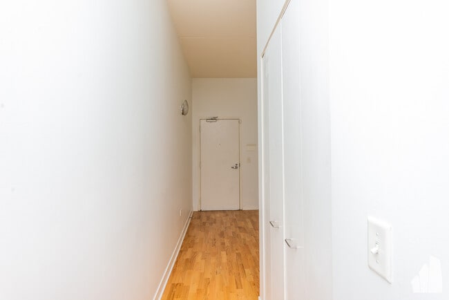 Building Photo - 650 W Wayman St Unit # 0106C