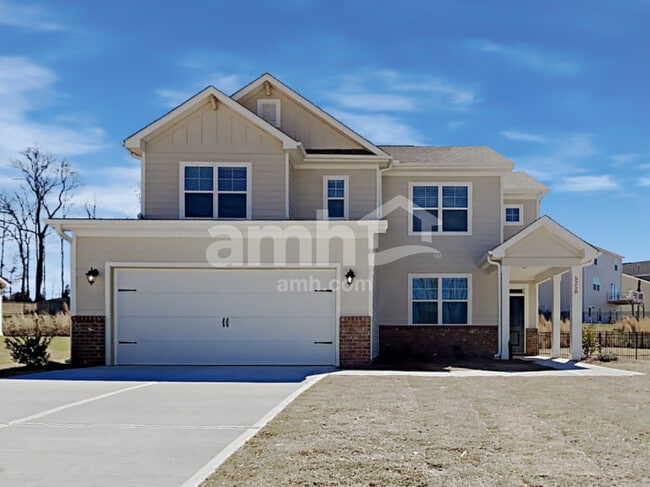 Building Photo - 5250 Valley Dr