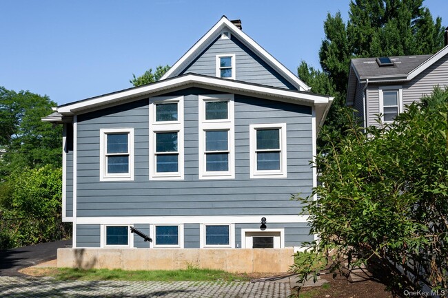 Building Photo - 43 N Midland Ave Unit 114