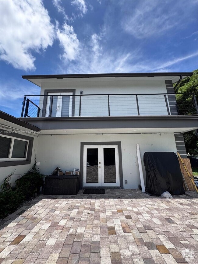 Building Photo - 755 N Crescent Dr Unit B Rental