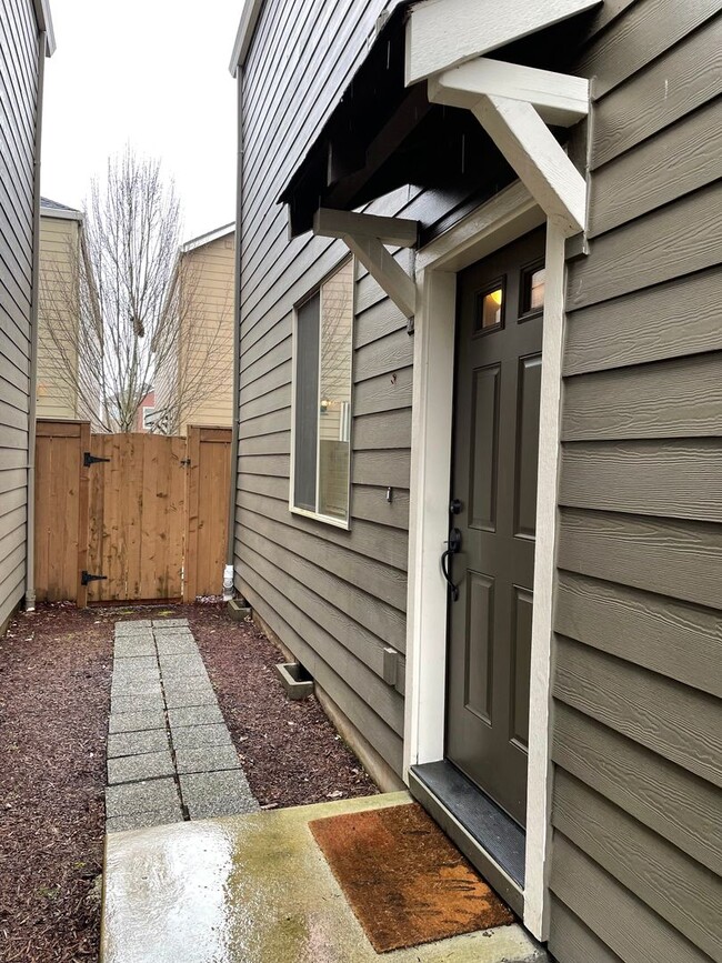 Photo - Spacious 3 Bedroom Home with Fenced Yard, Patio, and 2-Car Garage Near Mill Plain.