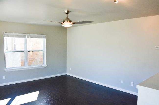 Photo - 1805 N Blackwelder Ave Unit 1805