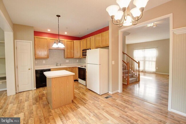 Photo - 6135 Newport Terrace