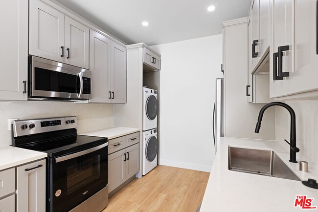 Photo - 7229 Willoughby Ave Unit 8