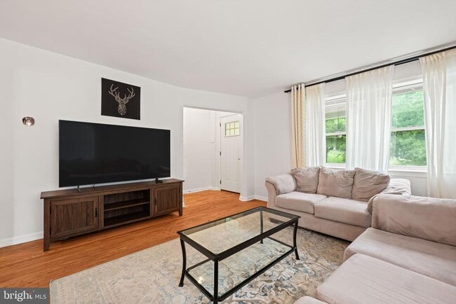 Photo - 139 Hawaii Ave NE