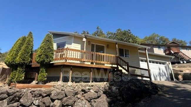 Photo - 1384 NE Ridge Ave