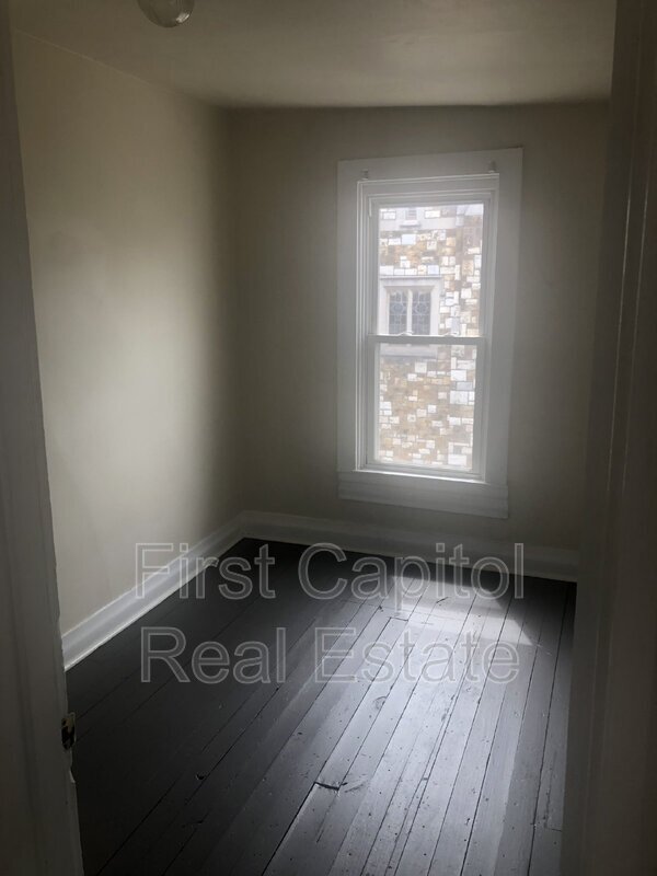 Photo - 115 S West St