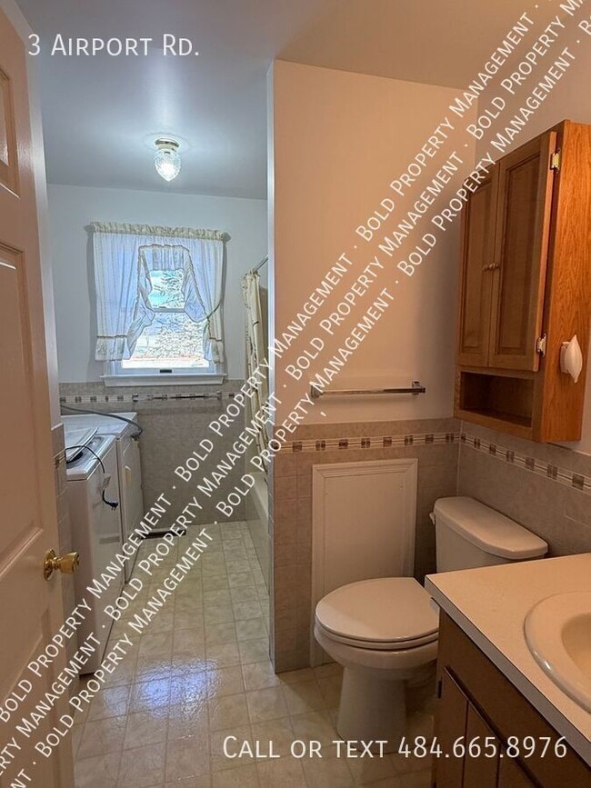 Photo - 3 Airport Rd