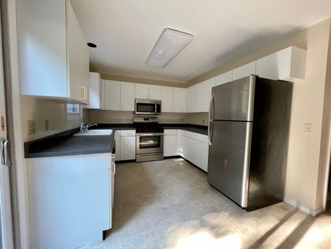 Photo - LEXINGTON SCHOOLS! 2 Bedroom, 1 1/2 Bath Duplex Available! Unit 1800
