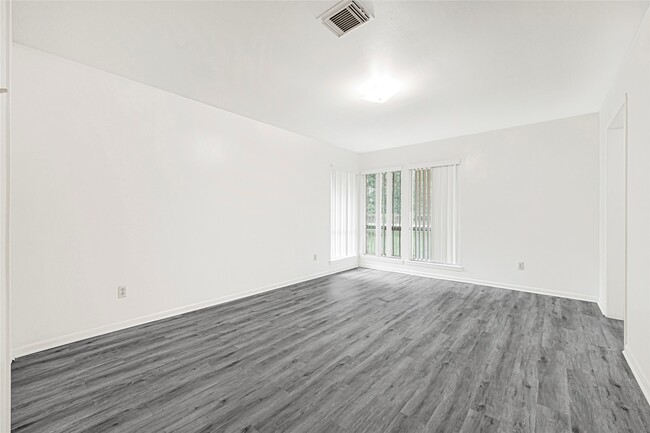 Building Photo - 1231 Country Ln