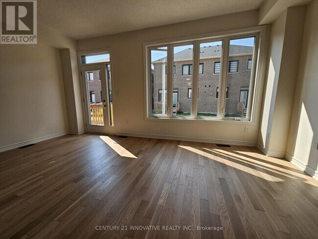 Photo - 469 Celandine Ter