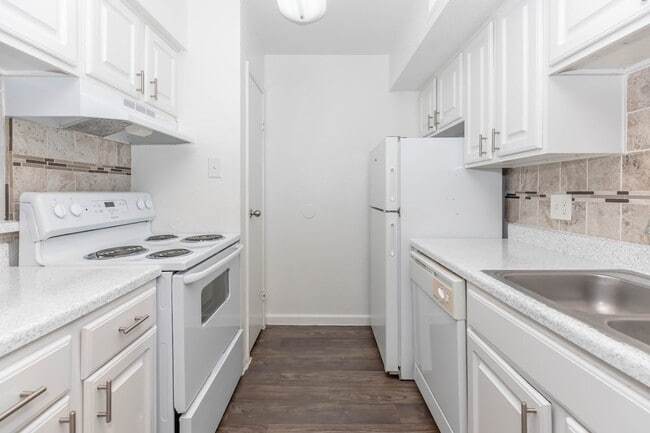 Building Photo - 12335 Antoine Dr Unit 1602