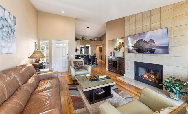 Photo - 651 Vista Lago Cir N