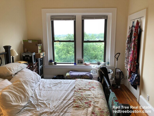 1463 Beacon St Unit 3