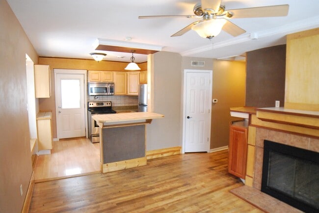 Photo - 655 36th St NE