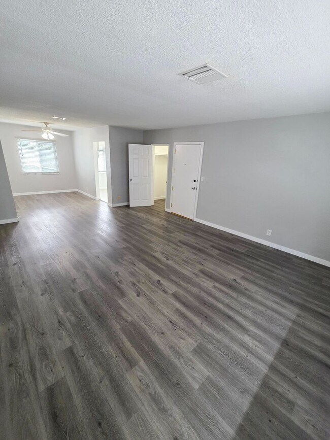 Photo - 620 S Myrtle