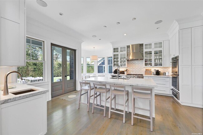 52 Quogue St