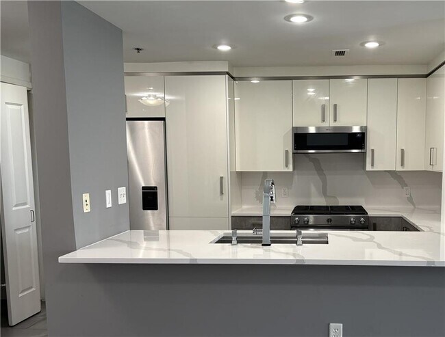 Photo - 3338 Peachtree Rd NE Unidad 2-505