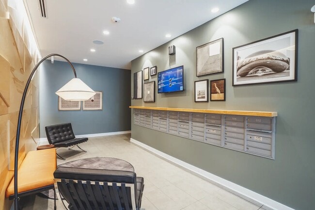 Photo - 830 N Milwaukee Ave