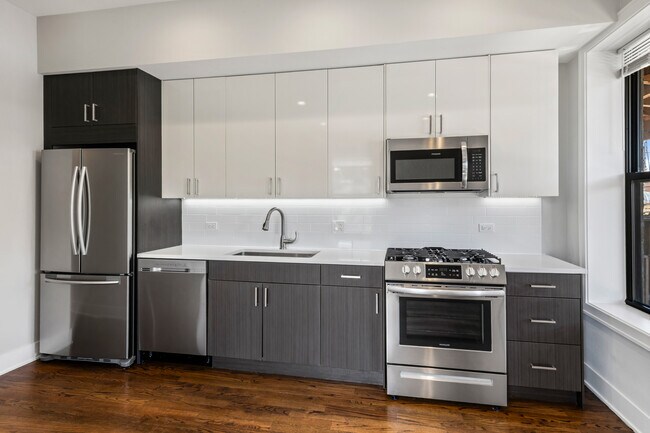 Photo - 1472 W Summerdale Ave Unit 1RE