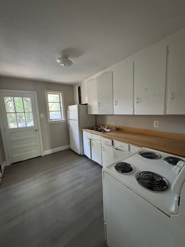 Photo - 714 Pou St