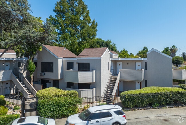 Primary - Iron Horse Apartments