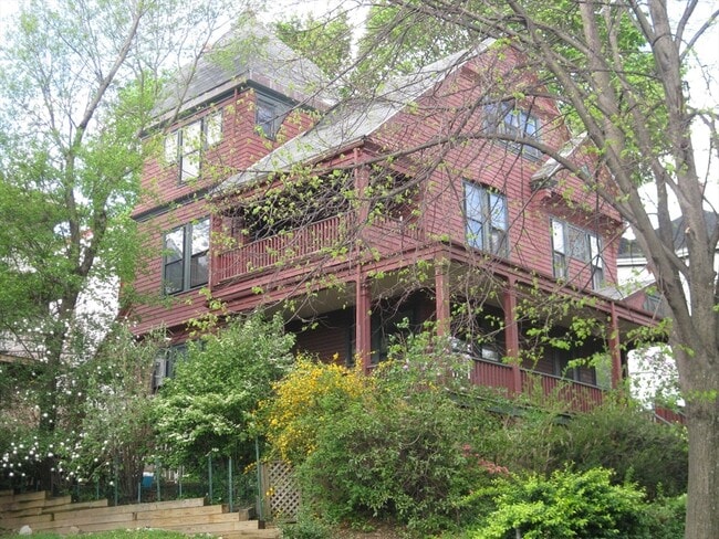 Building Photo - 123 Cushing Ave Unit 1