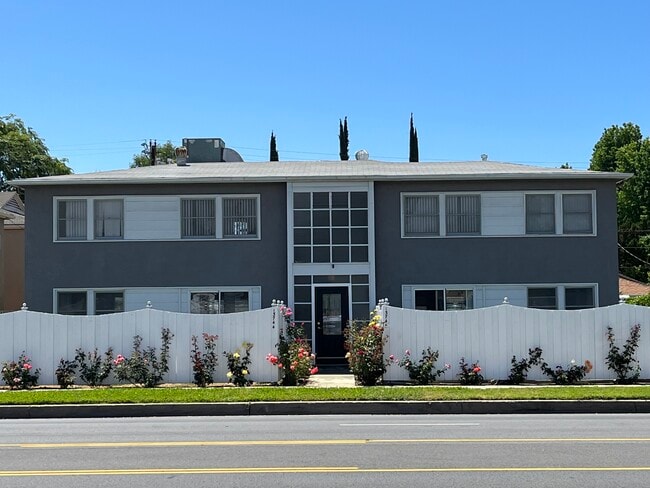 Photo - 13744 Burbank Blvd Unidad B